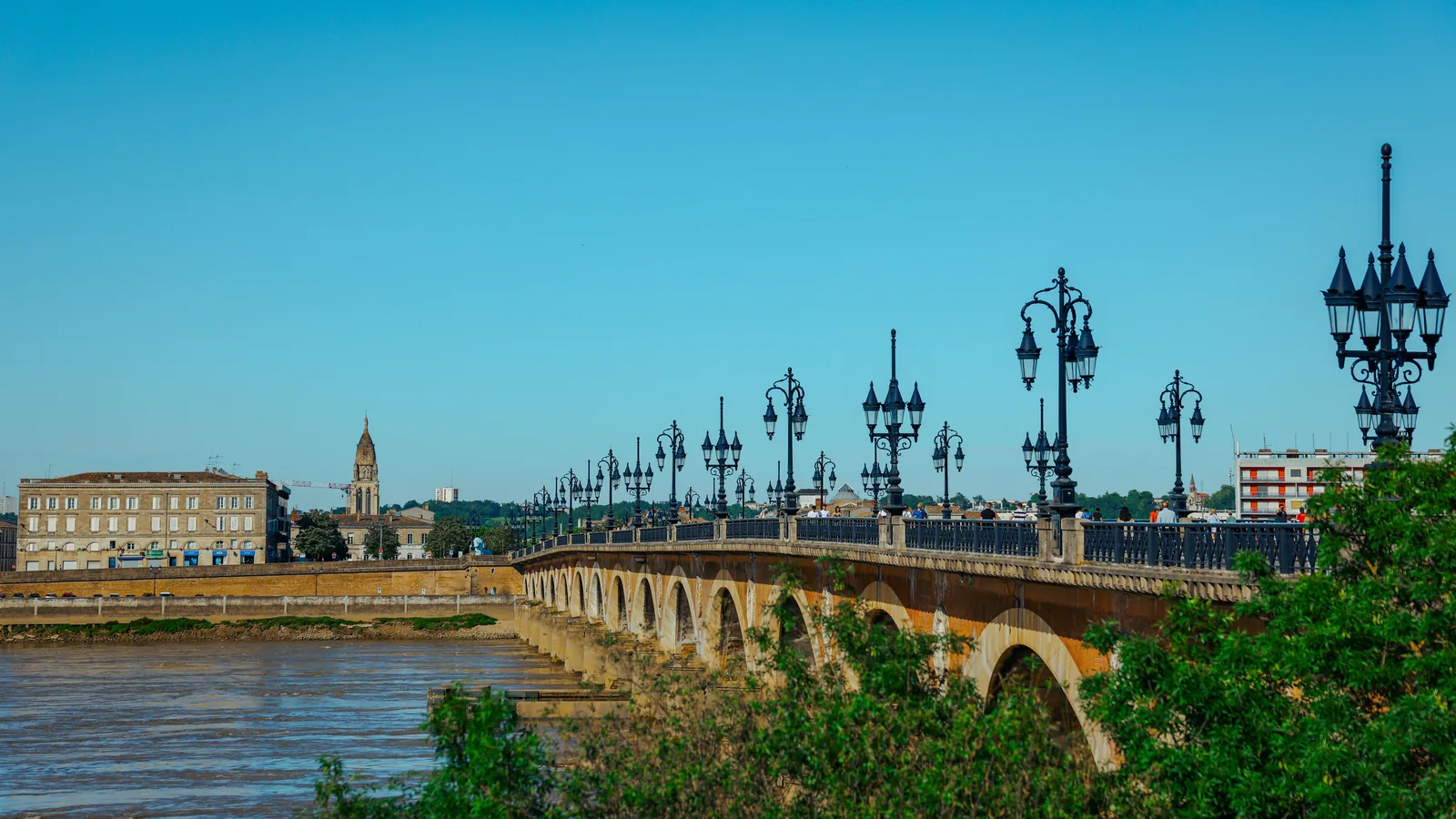 Bordeaux — agence IA en Nouvelle-Aquitaine
